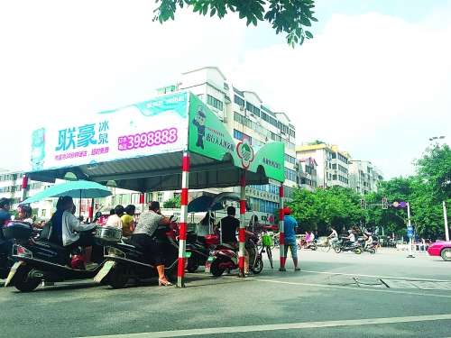 便民遮阳棚上的&ldquo;牛皮癣&rdquo;不见了 - 桂林日报社数字报刊平台--桂林生活网