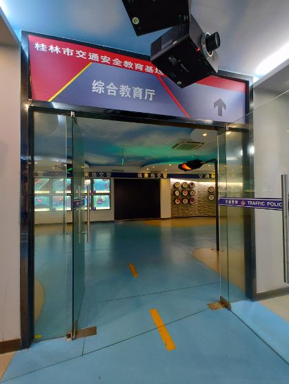 桂林交警服务升级 周末交管窗口“不打烊”，便民举措暖人心