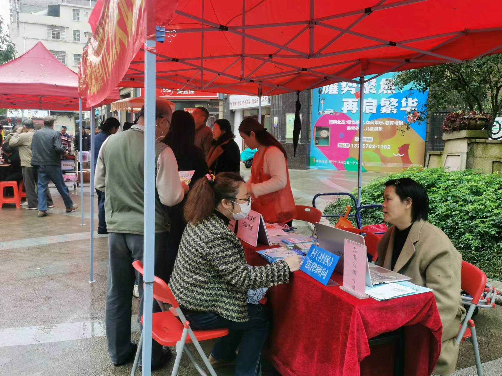 法律知识进社区，便民服务零距离——凤凰社区开展“3·15消费者权益日”文明普法实践活动